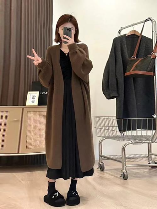女生长款毛衣外套怎么搭配图片大全