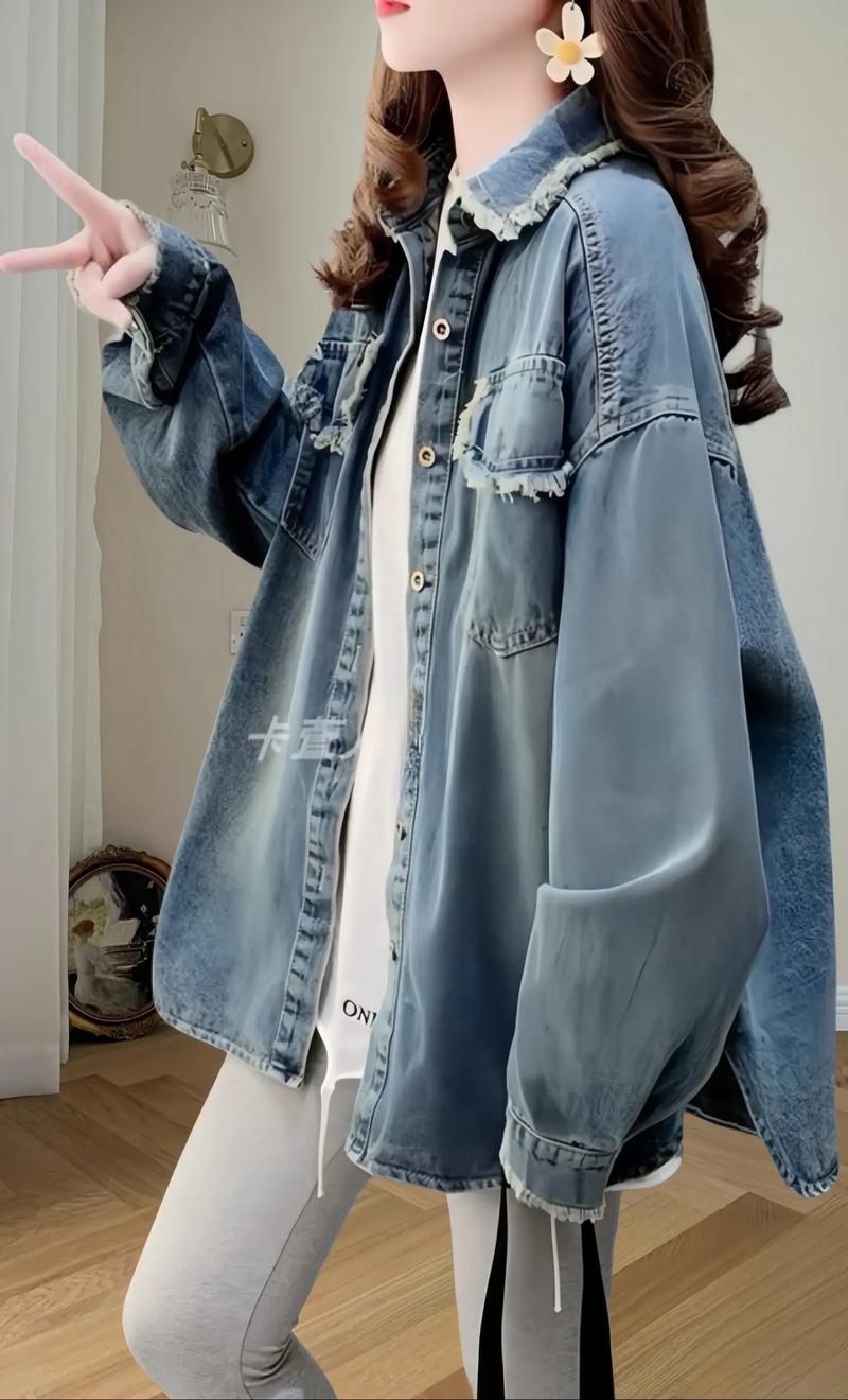 女款牛仔中长款外套怎么搭配什么裤子