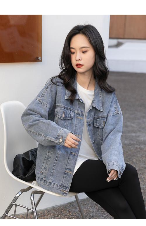 女款牛仔中长款外套怎么搭配