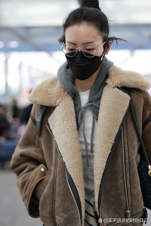 帽子皮鞋怎么搭配衣服