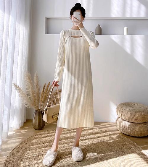 秋冬镂空毛衣裙怎么搭配