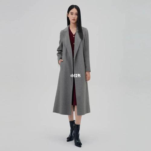 灰色大衣配什么内搭