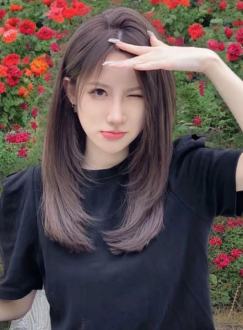 下巴长适合什么发型