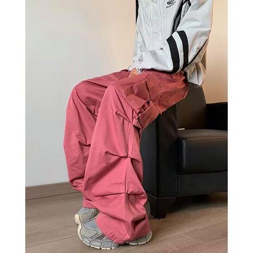 男士粉色裤子怎么搭配衣服