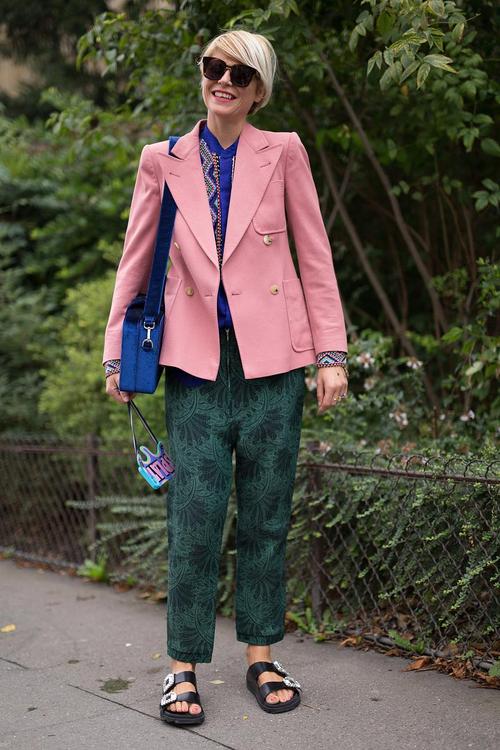 男士粉色裤子怎么搭配