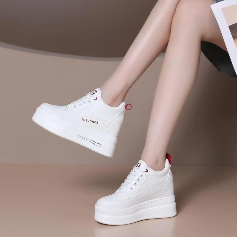 内增高白布鞋怎么搭配衣服