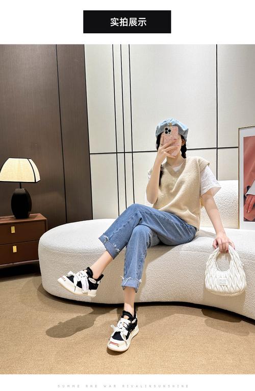 内增高白布鞋怎么搭配衣服