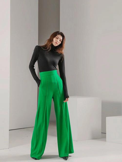 绿色内搭怎么搭配