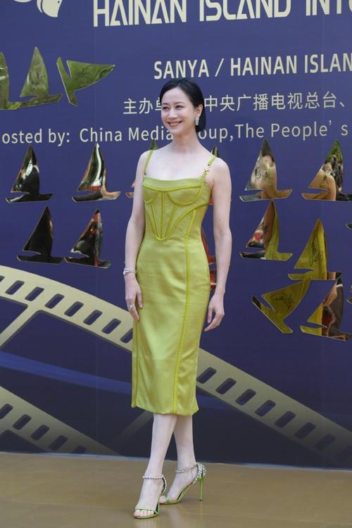 绿凉鞋怎么搭配