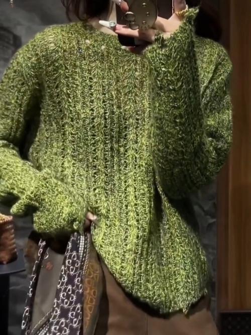 镂空绿色针织毛衣怎么搭配