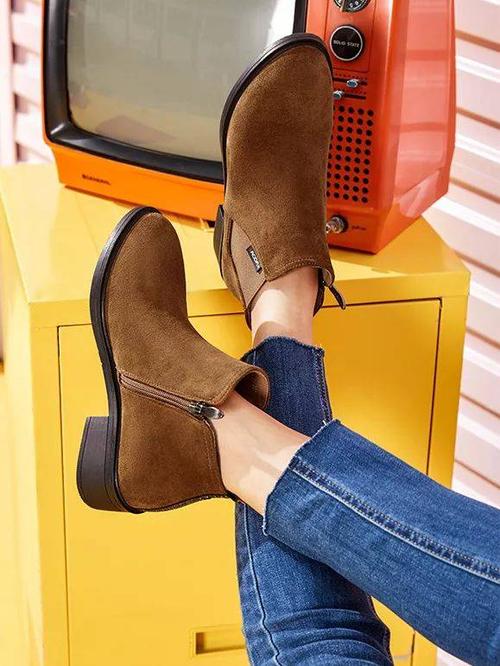 焦糖色鞋怎么搭配