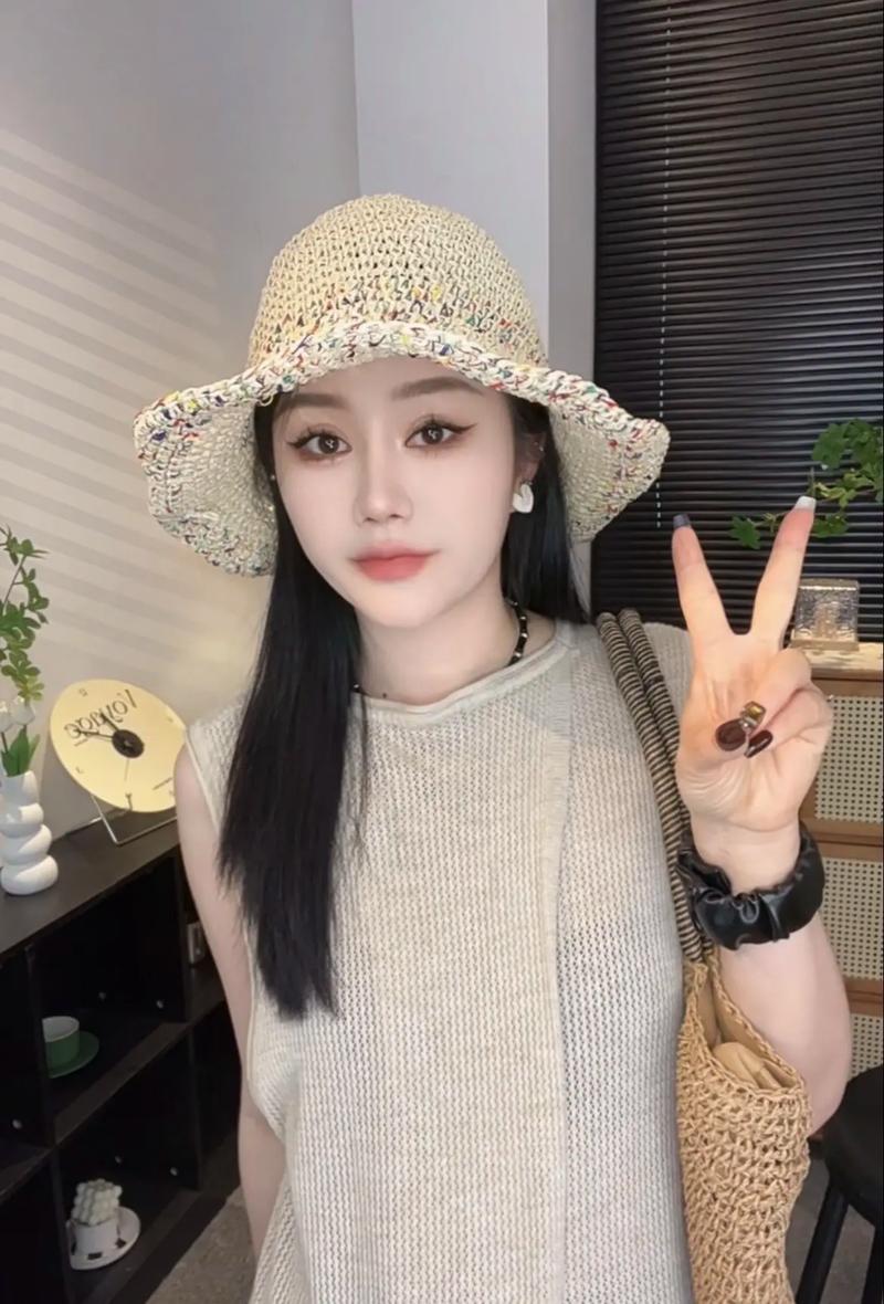 夏天帽子怎么搭配衣服图片