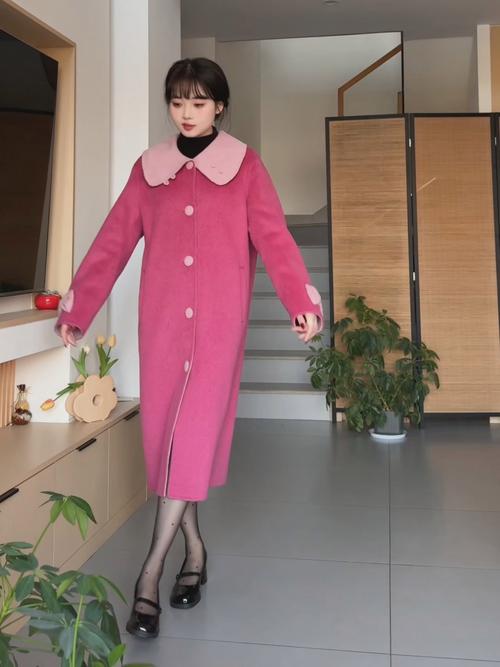 桃红色的外套怎么搭配图片
