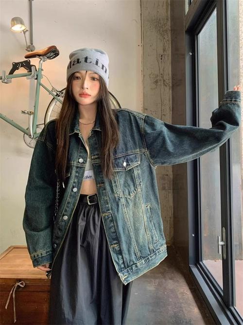 深色牛仔上衣怎么搭配什么裤子好看吗