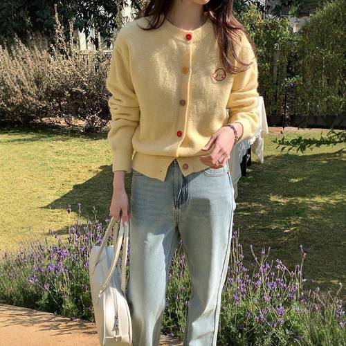 黄色毛衣配什么外套