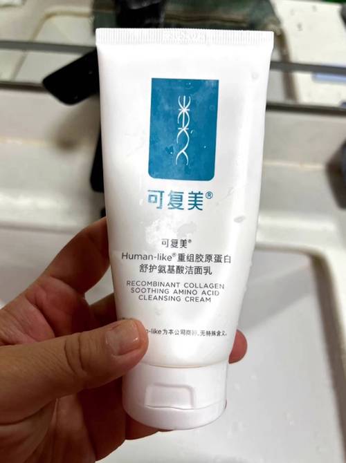 脸容易油用什么洗面奶