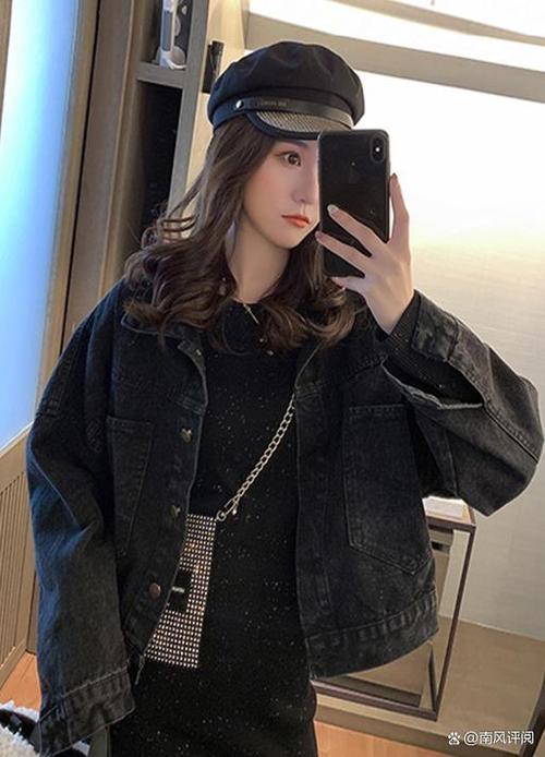 深色牛仔上衣怎么搭配