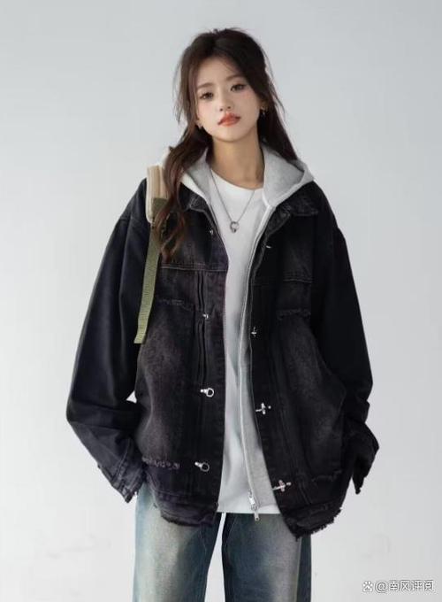 深色牛仔上衣怎么搭配