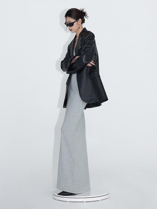 深灰色针织怎么搭配图片欣赏