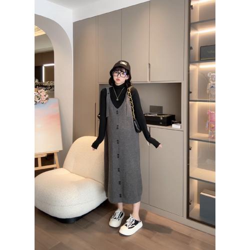 秋装背带裙怎么搭配好看