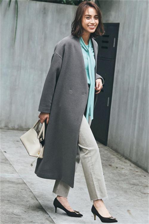 无领中款大衣怎么搭配图片