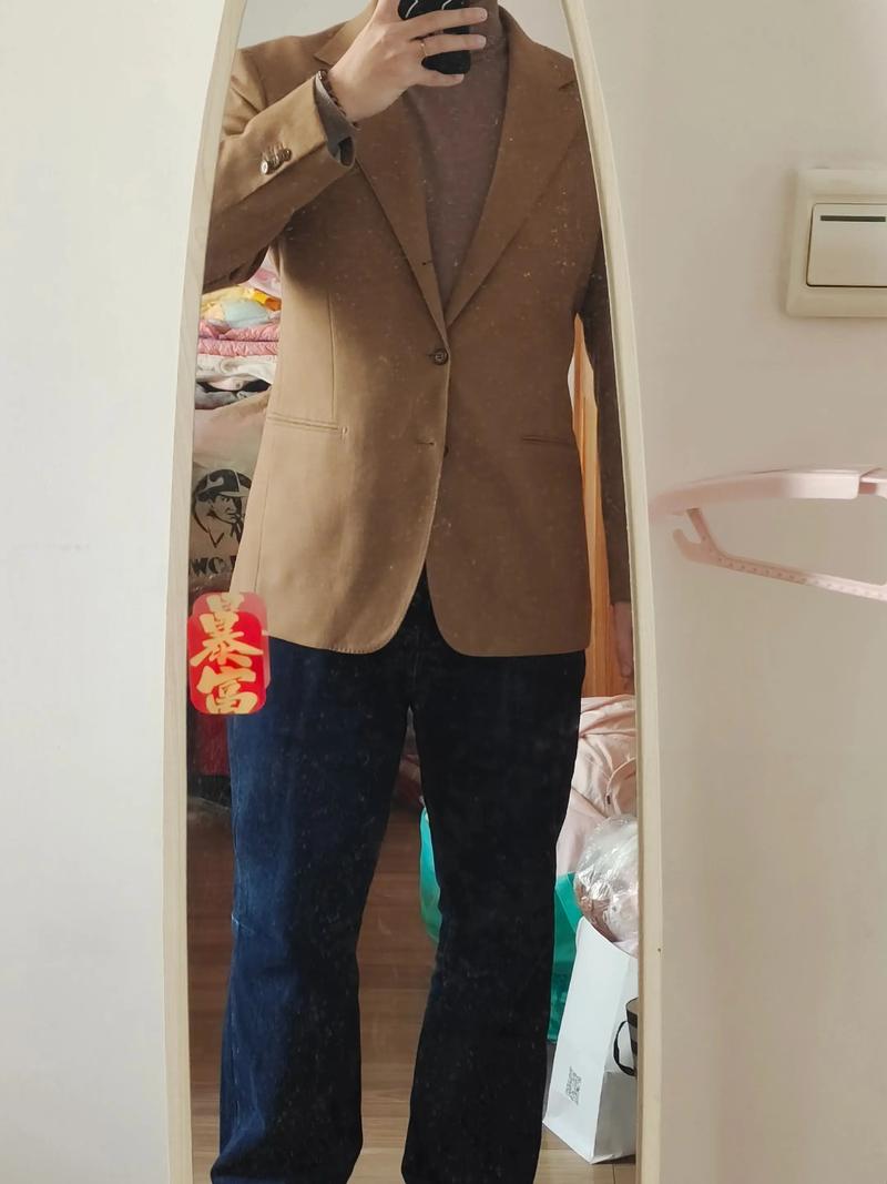 驼色大西服怎么搭配