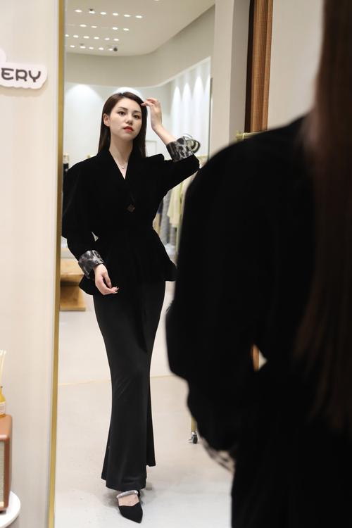 丝绒外套怎么搭配图片