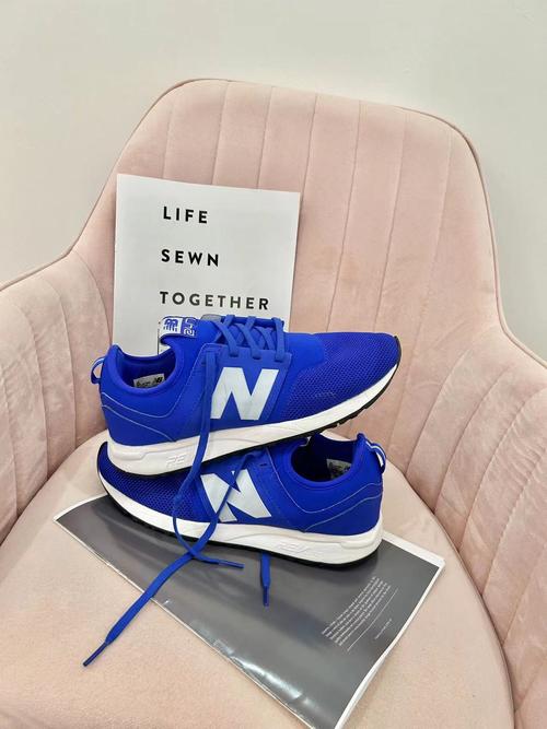 深蓝色跑鞋怎么搭配