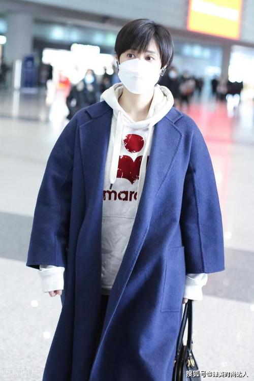 深蓝色的外套怎么搭配