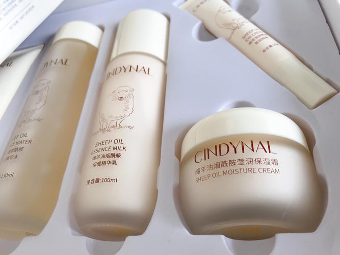 女孩出门带什么护肤品