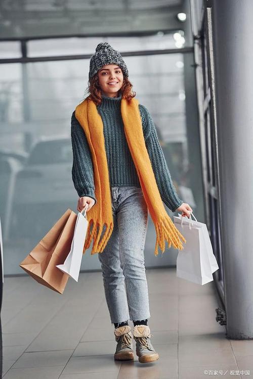 披肩围巾怎么搭配衣服