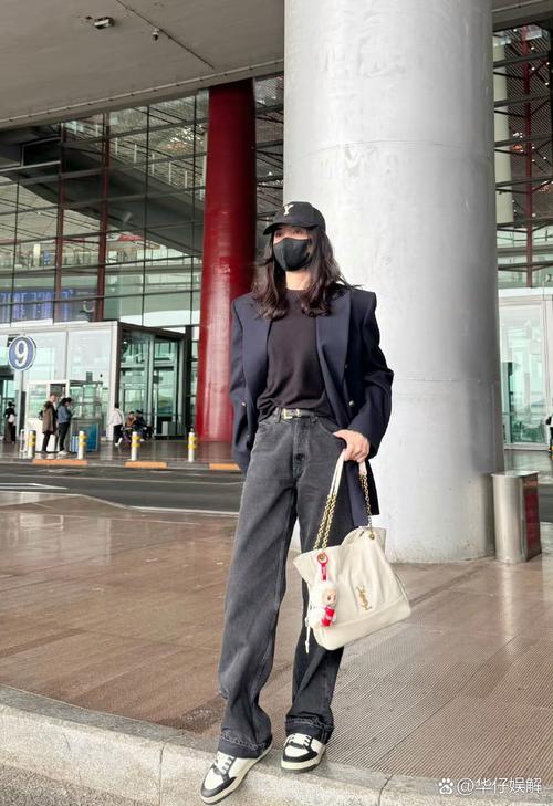 女士丝巾西服怎么搭配