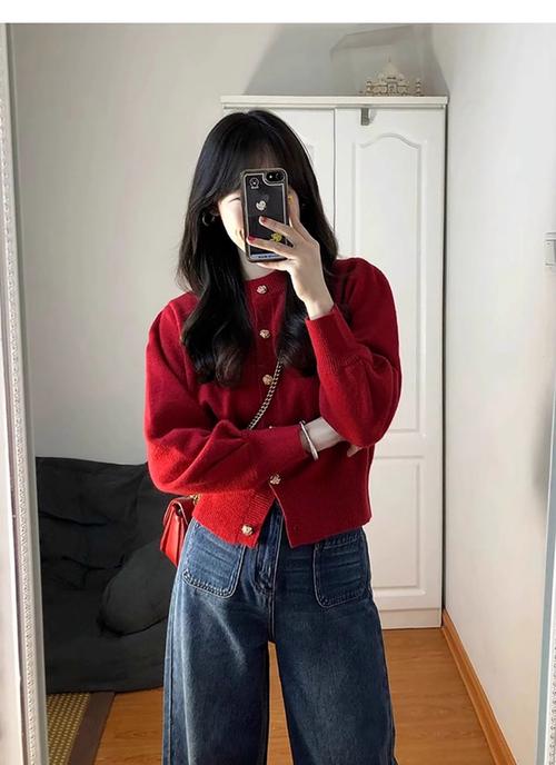 女款小款针织开衫外套怎么搭配