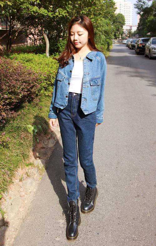 牛仔宽松裤怎么搭配