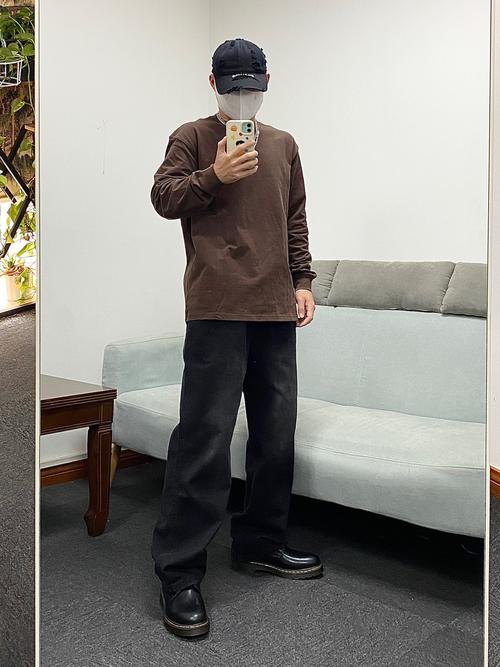 牛仔裤搭配皮鞋怎么样