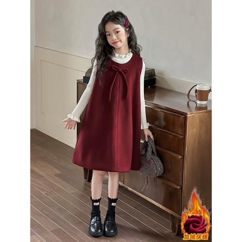 针织红色背心裙怎么搭配衣服好看