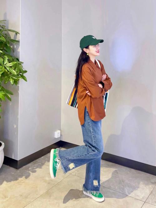 糖果色衬衫怎么搭配图片