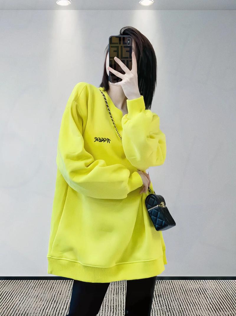 加厚休闲中长款卫衣怎么搭配什么裤子