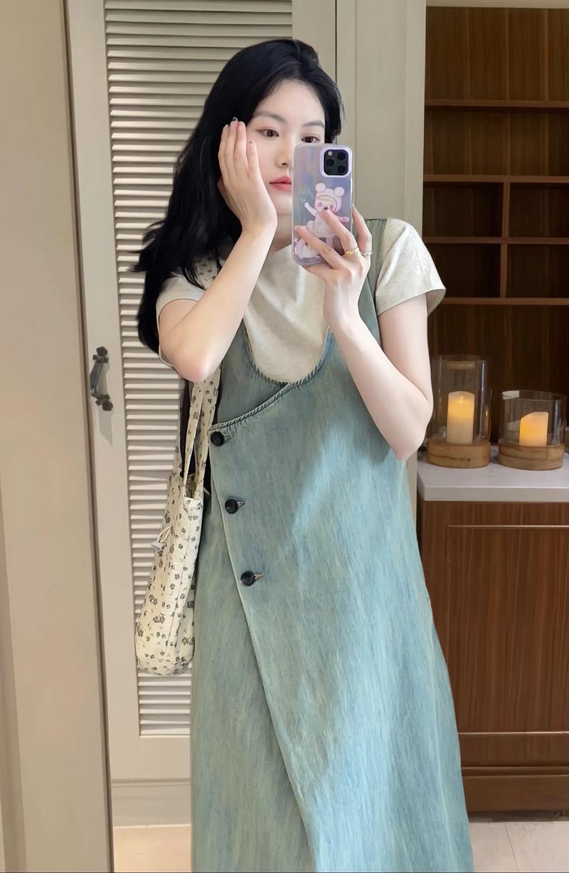 半身背带裙怎么搭配外套