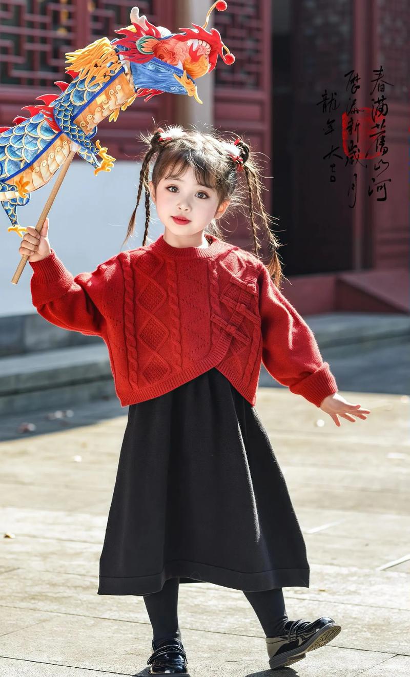 针织红色背心裙怎么搭配衣服