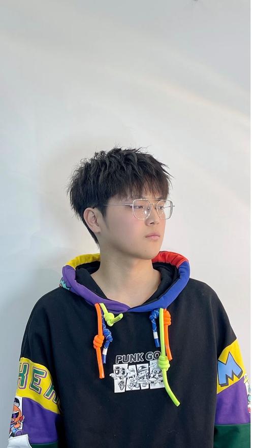 男生头大适合什么发型