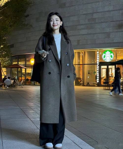 大衣搭配什么鞋子好看