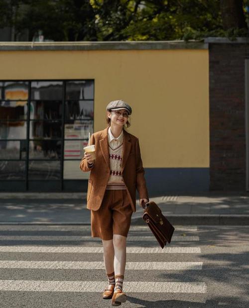 栗色鞋怎么搭配衣服