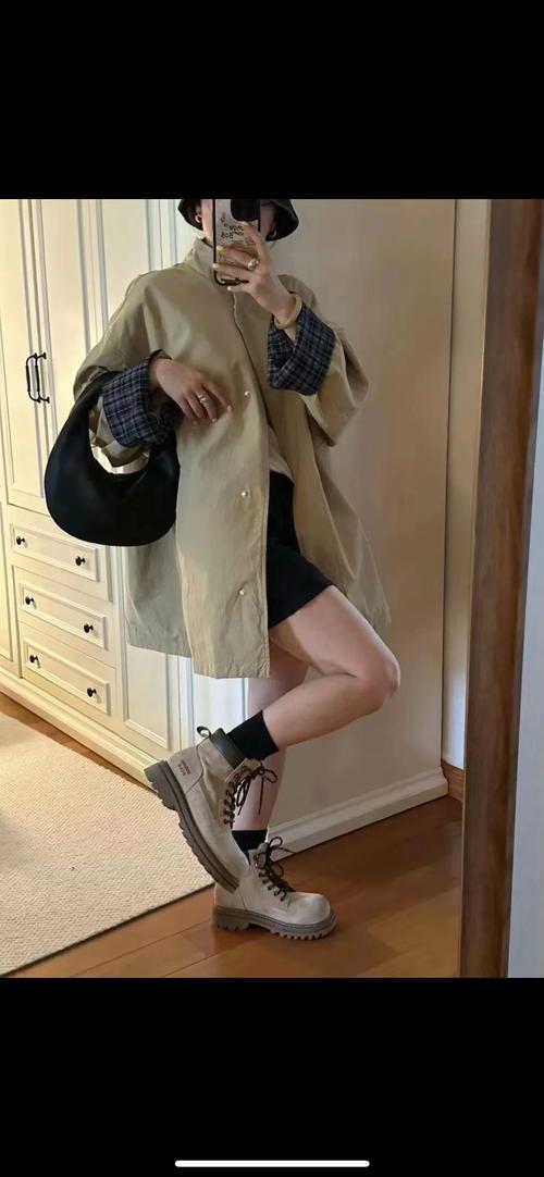 裸色马丁靴怎么搭配显腿长