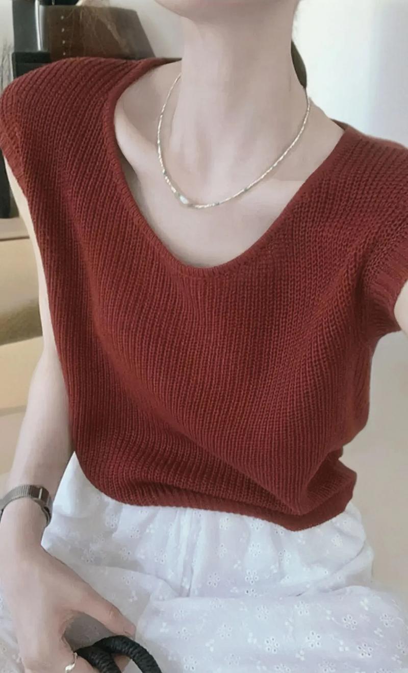 红色背心应该怎么搭配