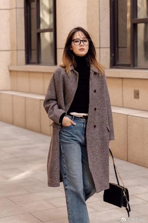 千鸟格毛呢风衣怎么搭配裤子