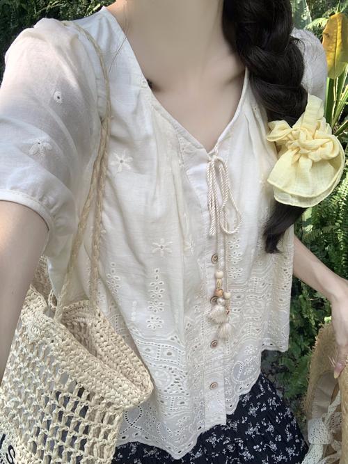 圆领泡泡袖怎么搭配什么外套