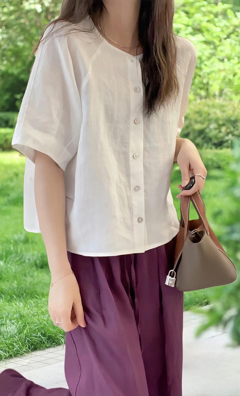 圆领泡泡袖怎么搭配什么外套