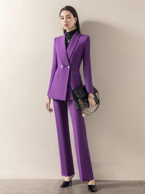 淡紫色搭配什么颜色