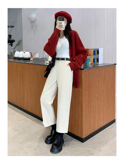 冬天棕色毛呢裤怎么搭配